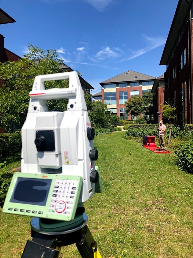 landmeter en drone piloot